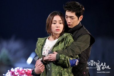 Пронырливая дамочка / Хитрость одинокой женщины/ Коварная одинокая женщина