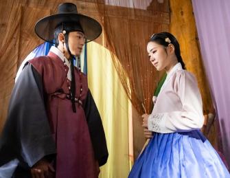 Выбор: Войны между девушками /  Королева: Любовь и война